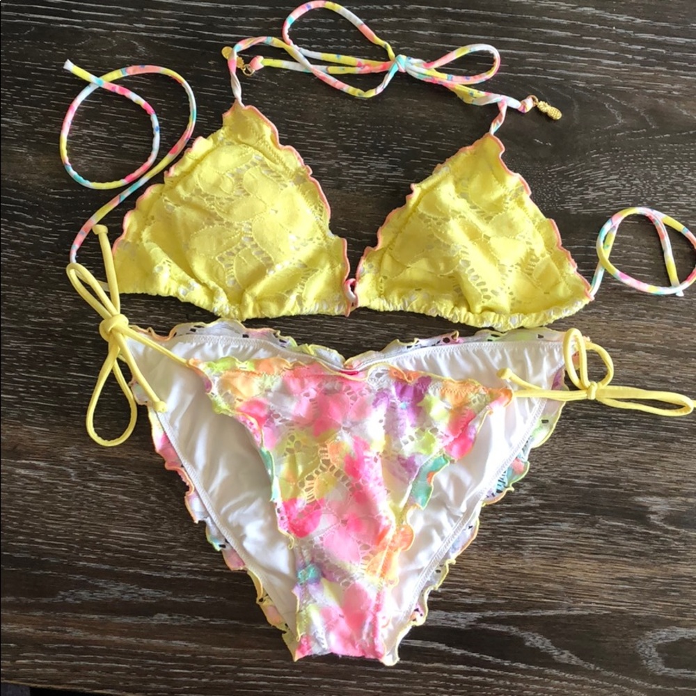 Victoria’s Secret bikini
